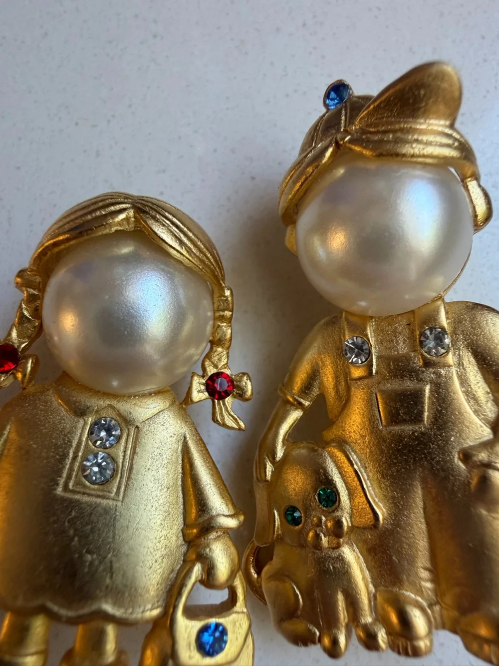 JJ Jonette Vintage Gold Tone Pearl-Faced Girl & Boy with Dog Brooch Set - Picture 4 of 5